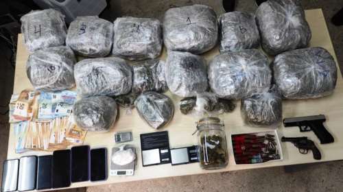 Κύκλωμα εμπορίας ναρκωτικών εξάρθρωσε η ΕΛ.ΑΣ - Τα διακινούσε μέσα σε σχολικό συγκρότημα