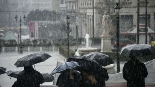 Κακοκαιρία: Επιμένουν οι βροχές και οι καταιγίδες σε πολλές περιοχές – Πού θα χιονίσει - Κλειστά σχολεία σε δύο περιοχές