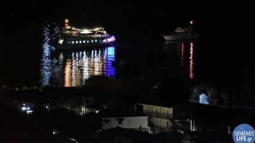 Σκιάθος: Τουριστικό σκάφος προσέκρουσε σε ύφαλο - Παραλίγο να βυθιστεί [εικόνες]