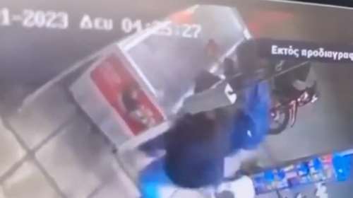 Θεσσαλονίκη: Επεισοδιακή ληστεία σε περίπτερο - Πιάστηκαν στα χέρια με τον δράστη που είχε αεροβόλο [βίντεο]