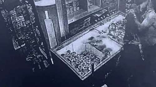 Νέα Φιλαδέλφεια: Φωτογραφίες - ντοκουμέντο από τις τελευταίες στιγμές του Μιχάλη - Προσπαθεί να σταθεί όρθιος