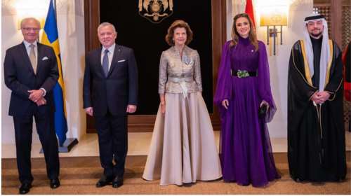 Εμβληματική η βασίλισσα Ράνια: Το θεϊκό σιφόν φόρεμα και η &quot;παρέμβαση&quot; που έκανε για να το κάνει κατάλληλο για μια royal