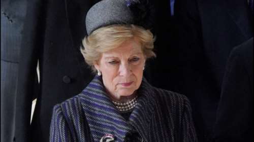 Συγκινημένη η Αννα Μαρία: Με εκπληκτικό ριγέ παλτό σε γκρι - μοβ στην τελετή μνήμης του τέως βασιλιά Κωνσταντίνου στο Γουίνδσορ