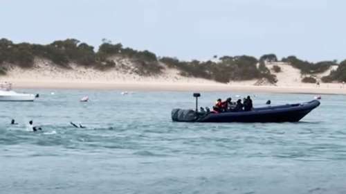 Ισπανία: Βίντεο σοκ - Διακινητές έριξαν στη θάλασσα 4 μετανάστες που πνίγηκαν λίγα μέτρα από την παραλία