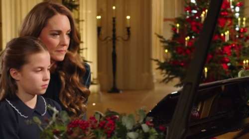 Το ντουέτο που "έλιωσε" τα social media: Κέιτ Μίντλετον και πριγκίπισσα Σάρλοτ έπαιξαν μαζί πιάνο [βίντεο]