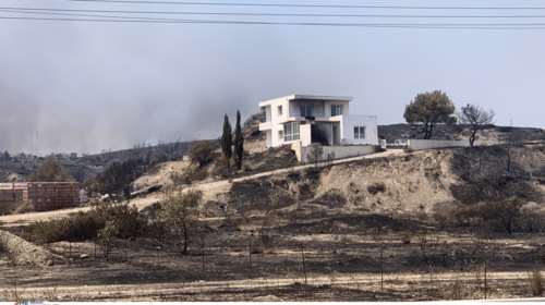 Φωτιές στη Ρόδο: Ενίσχυση 587.200 ευρώ για την αποκατάσταση υποδομών σε οικισμούς που επλήγησαν από τις πυρκαγιές