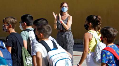 Κορονοϊός: &quot;Εκτόξευση&quot; με 3.559 νέα κρούσματα στα παιδιά 4-18 ετών σε μία εβδομάδα - 24% των συνολικών μολύνσεων