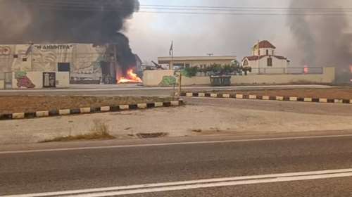 Νέα Αγχίαλος: Παραδόθηκε στις φλόγες και καταστράφηκε ο ιστορικός Οινοποιητικός Συνεταιρισμός &quot;Η Δήμητρα&quot;