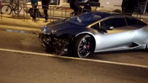 Λάρισα: &quot;Σμπαράλια&quot; έγινε σε τροχαίο μια πανάκριβη Lamborghini [εικόνες]