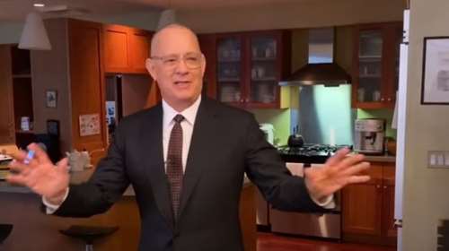 Αγνώριστος ο Τομ Χανκς: Χωρίς μαλλιά στην πρώτη τηλεοπτική εμφάνιση μετά τον κορονοϊό - Τι έπαθε [Βίντεο]