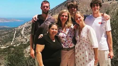 Στα Χανιά η πριγκίπισσα Χριστίνα μαζί με τα παιδιά της - Η βόλτα στο Ενετικό Λιμάνι και το φαγητό σε γνωστή ψαροταβέρνα