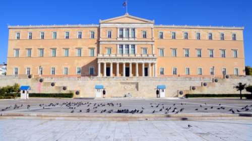 Γραφείο Προϋπολογισμού της Βουλής: Η ανεργία μειώθηκε σημαντικά- Περιορίζονται οι εκκρεμείς συντάξεις