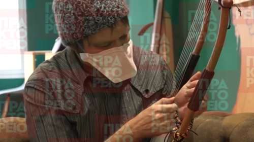 Νίκολας Λαντ: Ο Αμερικανός φοιτητής, λάτρης του αρχαιοελληνικού πολιτισμού, μαθαίνει αρχαία λύρα