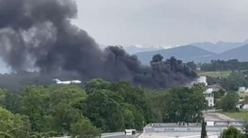 Μεγάλη φωτιά στο αεροδρόμιο της Γενεύης - Αεροπλάνο πέρασε δίπλα από τους καπνούς [Βίντεο]