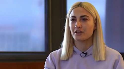 &quot;Λύγισε&quot; η Ιωάννα Τούνη για τον αδιάφορο πατέρα της - &quot;Μου έλεγε να μη μασάω τσίχλα γιατί φαίνομαι σαν…&#39;&#39; [Βίντεο]