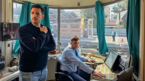 Ο Κυρανάκης έκανε αιφνιδιαστική επίσκεψη στους σταθμάρχες στη Λάρισα