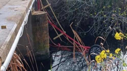 Οικογενειακή τραγωδία στη Λακωνία: Για 30 λεπτά έμεινε κάτω από το νερό η 15χρονη που οδηγούσε και σκοτώθηκε