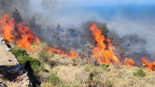Ανεξέλεγκτη η πυρκαγιά στη Χίο - Εκκενώνεται και δεύτερος οικισμός