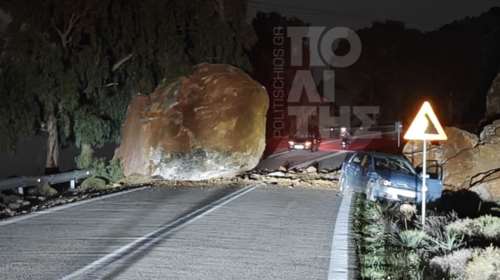 Χίος: Τεράστιος βράχος κατέληξε στον δρόμο μετά από κατολίσθηση - Μικρές ζημιές σε αυτοκίνητο