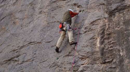 Πώς σώθηκε ο αναρριχητής στα Γιάννενα που έπεσε στο κενό όταν έσπασε ο κρίκος: Η γιγαντιαία επιχείρηση [βίντεο]