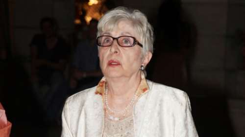 Σοβαρό πρόβλημα υγείας για την αγαπημένη &quot;Θεοπούλα&quot;: Στο χειρουργείο η Έφη Παπαθεοδώρου