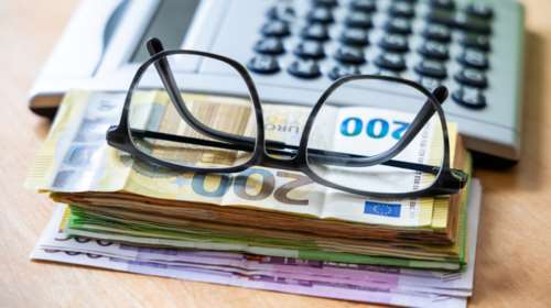 Πού θα χτυπήσει η εφορία φέτος: Εξόρμηση με 120.000 διασταυρώσεις, 1,7 δισ. ευρώ ο στόχος για έσοδα από φοροδιαφυγή