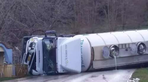 Αχαΐα: Τούμπαρε βυτιοφόρο με γάλα – Έκλεισε ο δρόμος Πατρών – Καλαβρύτων