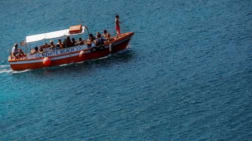 Σαντορίνη: Ελεγκτές της ΑΑΔΕ έκαναν εφόδους σε τρία λιμάνια σε σκάφη κρουαζιέρας - Απέκρυπταν τζίρο χιλιάδων ευρώ - Πώς ξεγλιστρούσαν