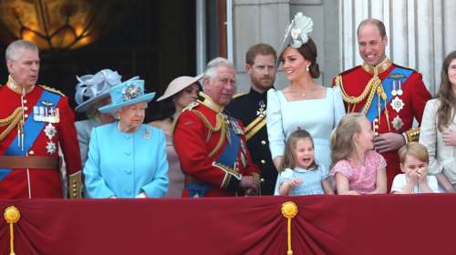 Οι κόκκινες κάρτες του βασιλιά: Ο Κάρολος κάνει έξωση στους συγγενείς του από το μπαλκόνι του Μπάκιγχαμ