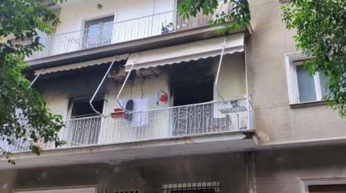 Φωτιά σε διαμέρισμα στον Άγιο Παντελεήμονα: Πυροσβέστες απεγκλώβισαν μητέρα με παιδί και μια ηλικιωμένη [βίντεο]