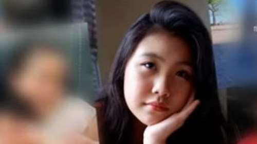 Γλυκά Νερά: Αυτή είναι η άγνωστη αδερφή της Καρολάιν - Ζητά να αποδοθεί δικαιοσύνη για τη δολοφονία