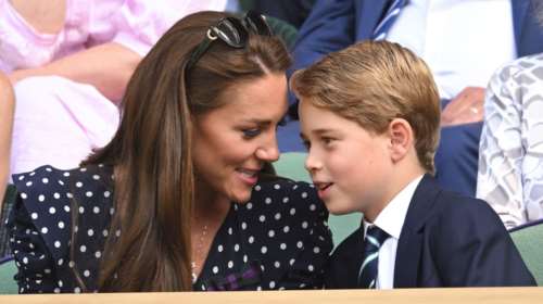 O πρίγκιπας Τζορτζ ζωγραφίζει τη μητέρα του Κέιτ και όλοι σχολιάζουν το ίδιο πράγμα