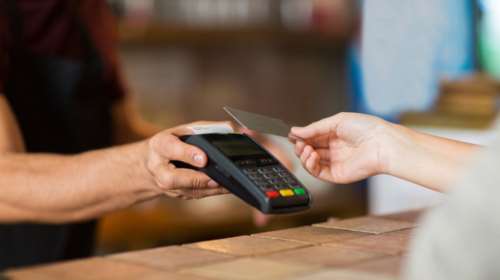 VISA: Οι καταναλωτές στην Ελλάδα προτιμούν βιομετρικό έλεγχο αντί του κωδικού στις αγορές τους