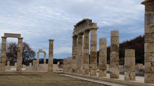 Εγκαινιάζεται σήμερα το αναστηλωμένο ανάκτορο του Φιλίππου Β’ στις Αιγές – Το μεγαλύτερο οικοδόμημα της κλασικής αρχαιότητας