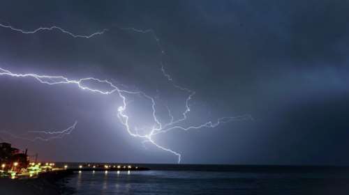 Καιρός: Ξεκίνησε η κακοκαιρία εξπρές στη βόρεια Ελλάδα – Τι αναφέρει το έκτακτο δελτίο της ΕΜΥ