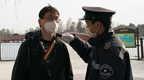 Κορονοϊός: Η Κίνα μειώνει τις διεθνείς πτήσεις - Εισαγόμενα τα νέα κρούσματα