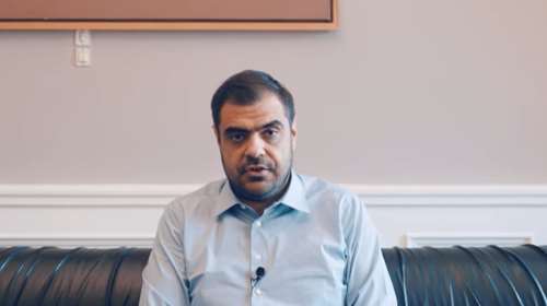 Μαρινάκης στο briefing για τους πολίτες: "Όχι, δεν βάζουμε τσιπάκι με τον προσωπικό αριθμό"