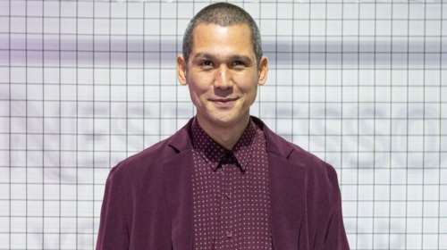 Ο Σωτήρης Κοντιζάς και η μακρυμαλλούσα σύζυγός του Δέσποινα σε μια σπάνια εμφάνιση στη Βουκουρεστίου