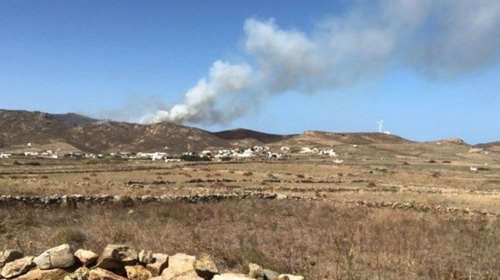 Διαστάσεις έχει πάρει η φωτιά στη Μύκονο - Δεν απειλούνται όμως σπίτια