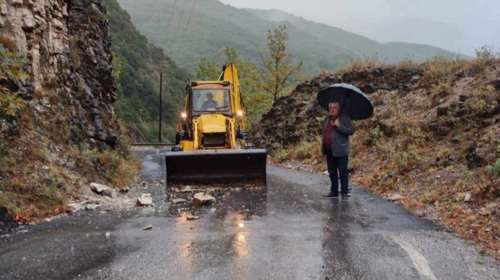 Κακοκαιρία Daniel: Μήνυμα του 112 στους οικισμούς Λίλη, Βαλομάνδρι, Παραπόταμος και Δροσερό Τρικάλων