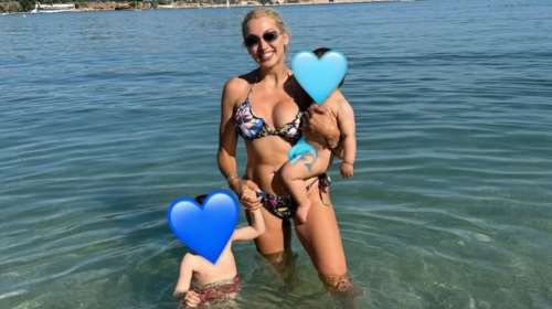 Κωνσταντίνα Σπυροπούλου: Παιχνίδια στην άμμο με τον γιο της, Βασίλη [βίντεο]