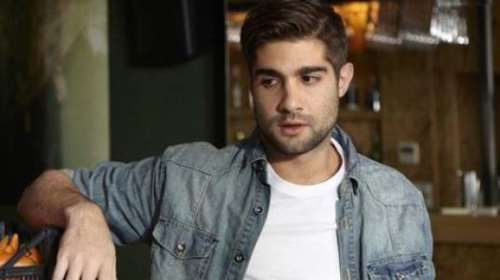 Ο ηθοποιός Νικόλας Αγγελής καταγγέλλει: Η  μητέρα του γνωστού σκηνοθέτη γνώριζε ότι ο παιδοβιαστής έφερνε ανήλικους στο σπίτι