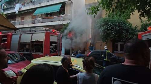 Φωτιά σε υπόγειο στα Άνω Πατήσια - Εκκενώθηκε η πολυκατοικία [βίντεο]
