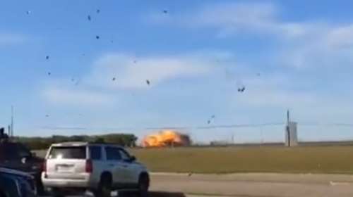 ΗΠΑ: Έξι νεκροί από σύγκρουση δύο στρατιωτικών αεροσκαφών του Β&#39; Παγκοσμίου σε αεροπορική επίδειξη στο Ντάλας [βίντεο]