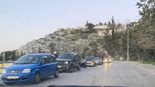 Συνωστισμός στον Περιφερειακό Γαλατσίου - Άνω Κυψέλης - Κόντρες και μουσική στη διαπασών [Βίντεο]