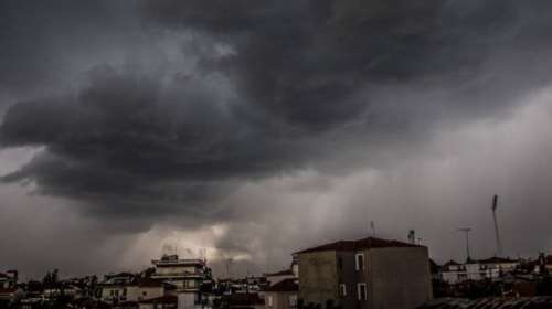 Άστατος καιρός την Πρωτομαγιά: Συννεφιά, βροχές και καταιγίδες - Σε ποιες περιοχές θα βρέξει