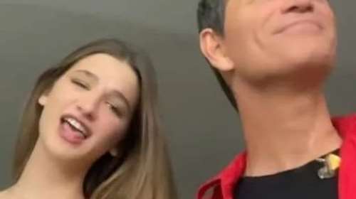 Περήφανος μπαμπάς ο Σάκης Ρουβάς - Η κόρη του Αναστασία τραγουδάει το &quot;θέλεις ή δεν θέλεις&quot; [βίντεο]