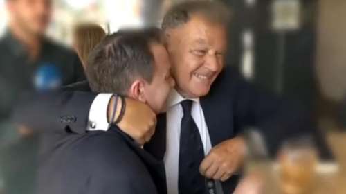 Διάλογος και αγκαλιές Κούγια - Λύτρα μπροστά στις κάμερες: &quot;Αγοράκι μου...&quot; [βίντεο]