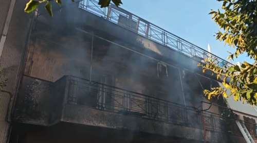 Ιλιον: Μεγάλη φωτιά σε κατοικία - Ολοσχερής καταστροφή, κάηκαν και δύο οχήματα [βίντεο]