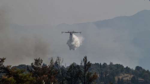 Ζάκυνθος: Φωτιά σε δύσβατη περιοχή από πτώση κεραυνού - Επιχειρούν εναέρια μέσα